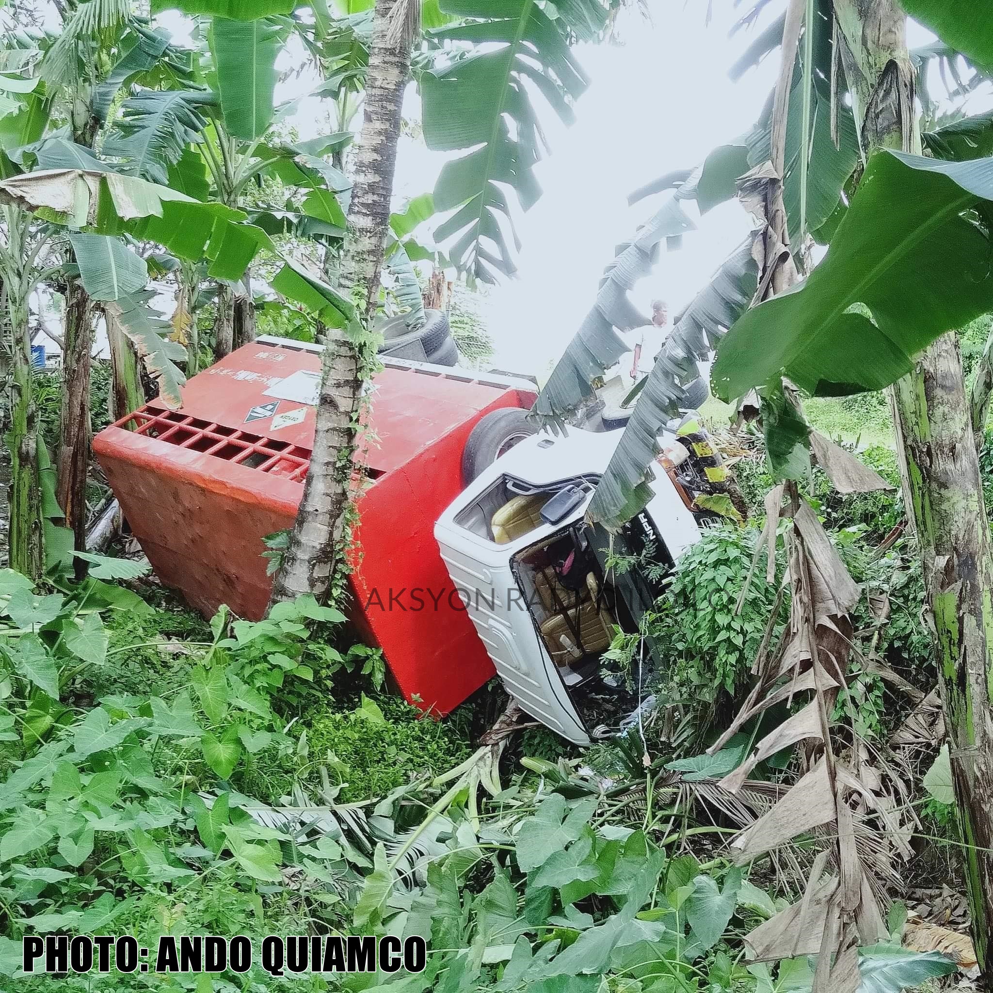 Truck nga may karga nga LPG nahulog sa irigasyon sa Tigbauan