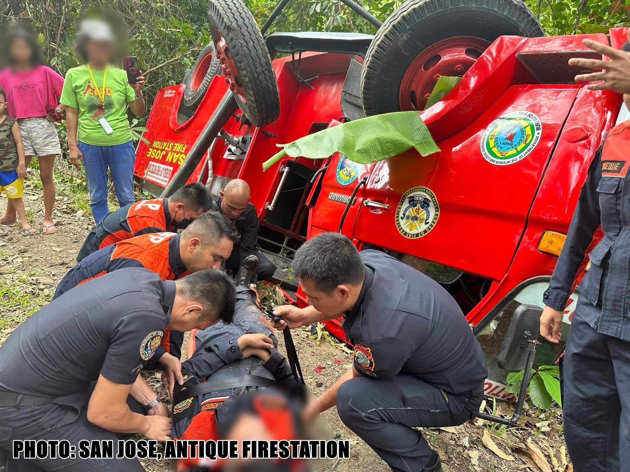 Fire truck nagbaliskad sa San Jose, Antique