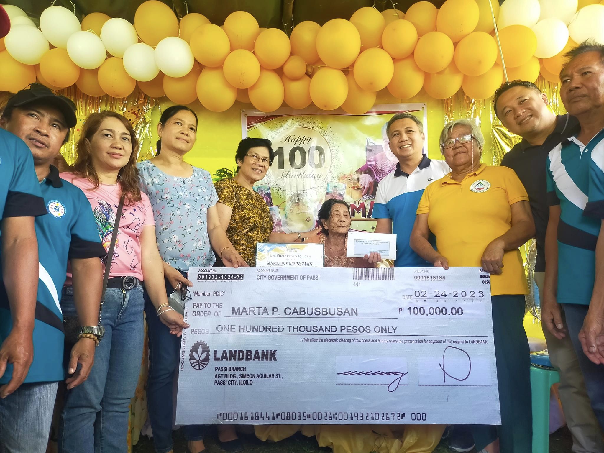 Taga-Brgy. Cadilang, Passi City labing una nga nakabaton sang P100,000 incentive sang LGU para sa mga centenarians