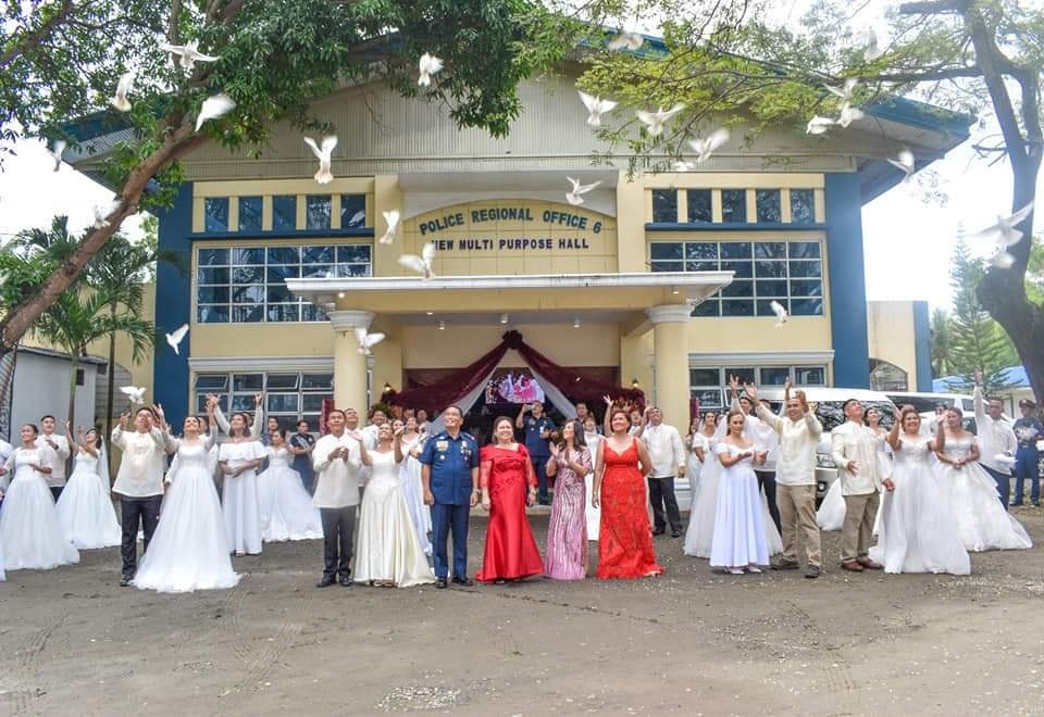 20 ka magkahagugma nagpasakop sa mass wedding sa PRO 6 sang Valentine’s Day