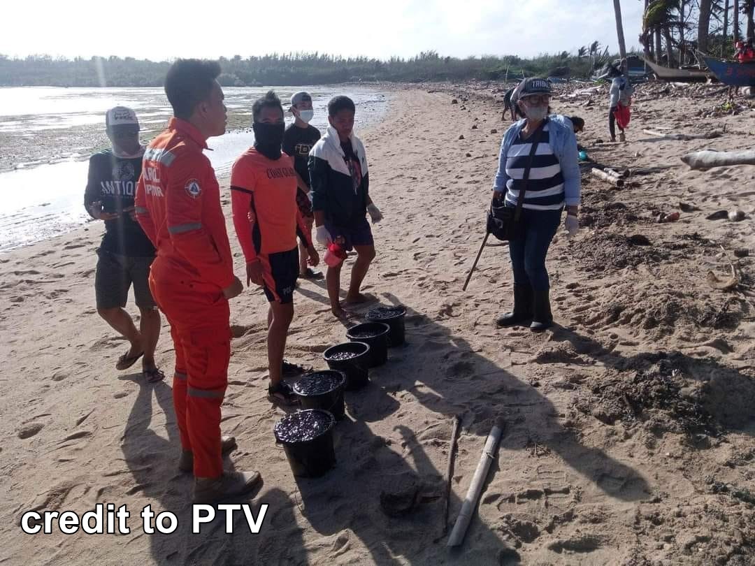 Pag-conduct sang water sampling sa kadagatan sa Northern Antique ginmandu ni Gov. Rhodora Cadiao tungod sa oil spill