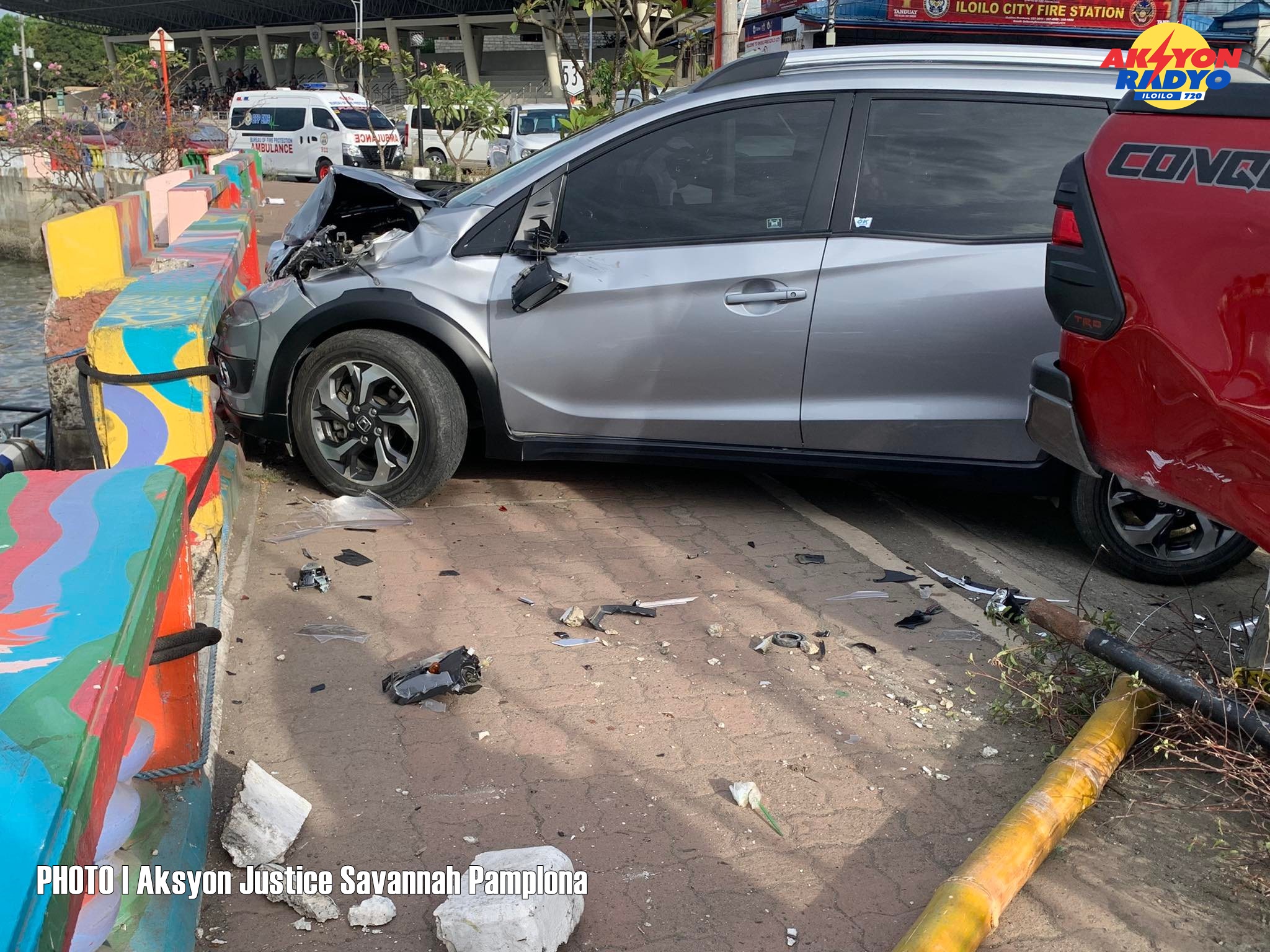 SUV nga ginamaneho sang senior citizen nakabunggo sa railings sang Iloilo river sa Muelle Loney, City Proper