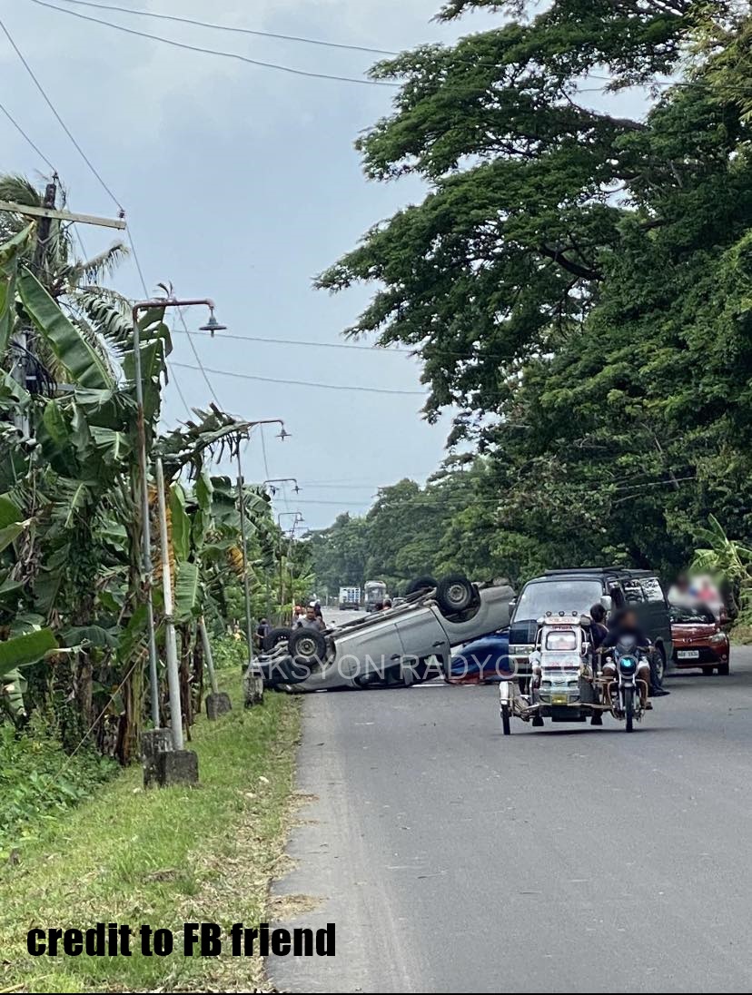 Pick up nga may karga nga 20 ka sako nga feeds nagbaliskad sa Zarraga