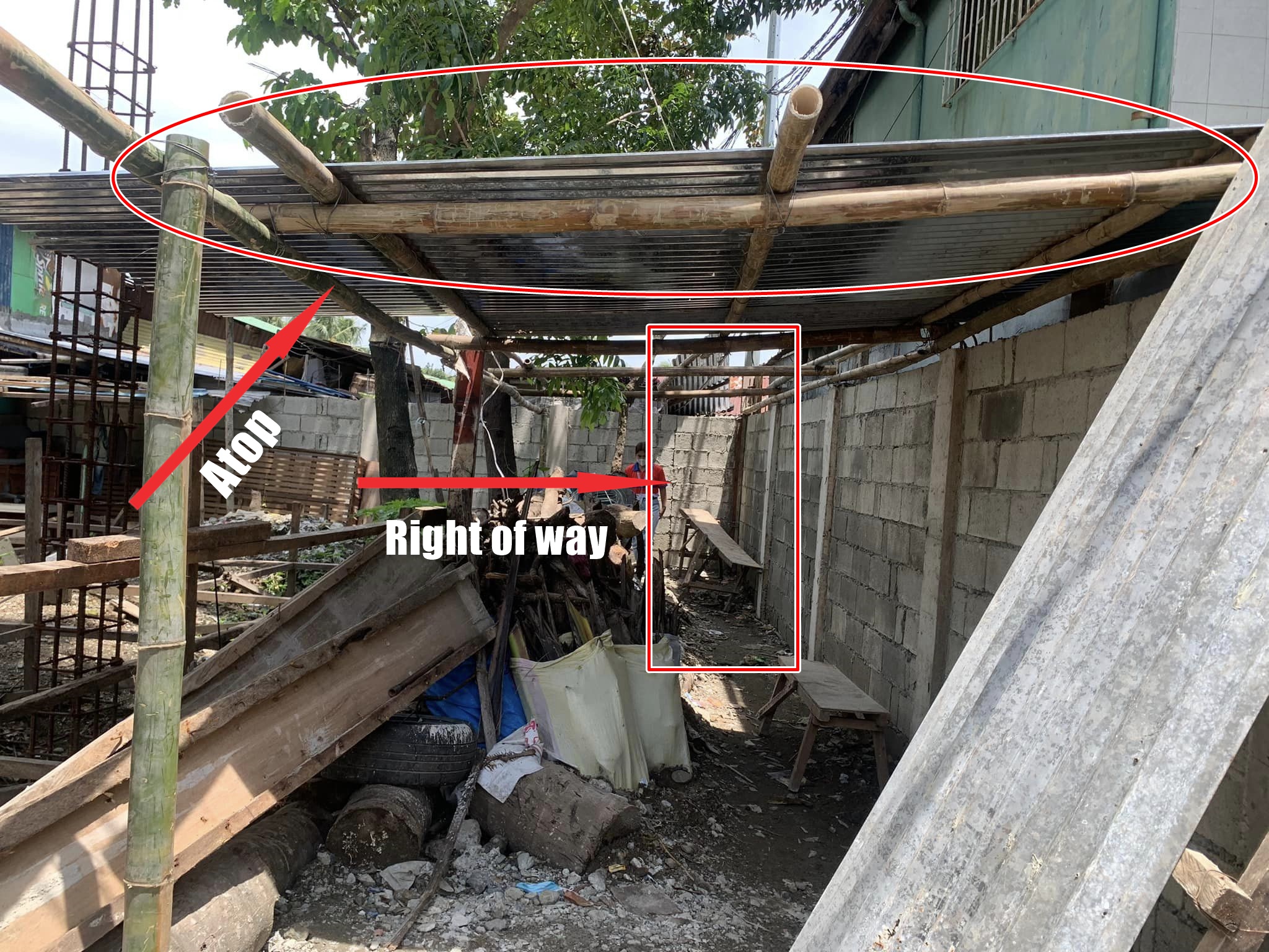 Mga residente sa Zone 3 Cochero, Molo wala na gid sang maagyan tungod sa ginbutang nga atop sa pader nga ginpatindog sa right of way