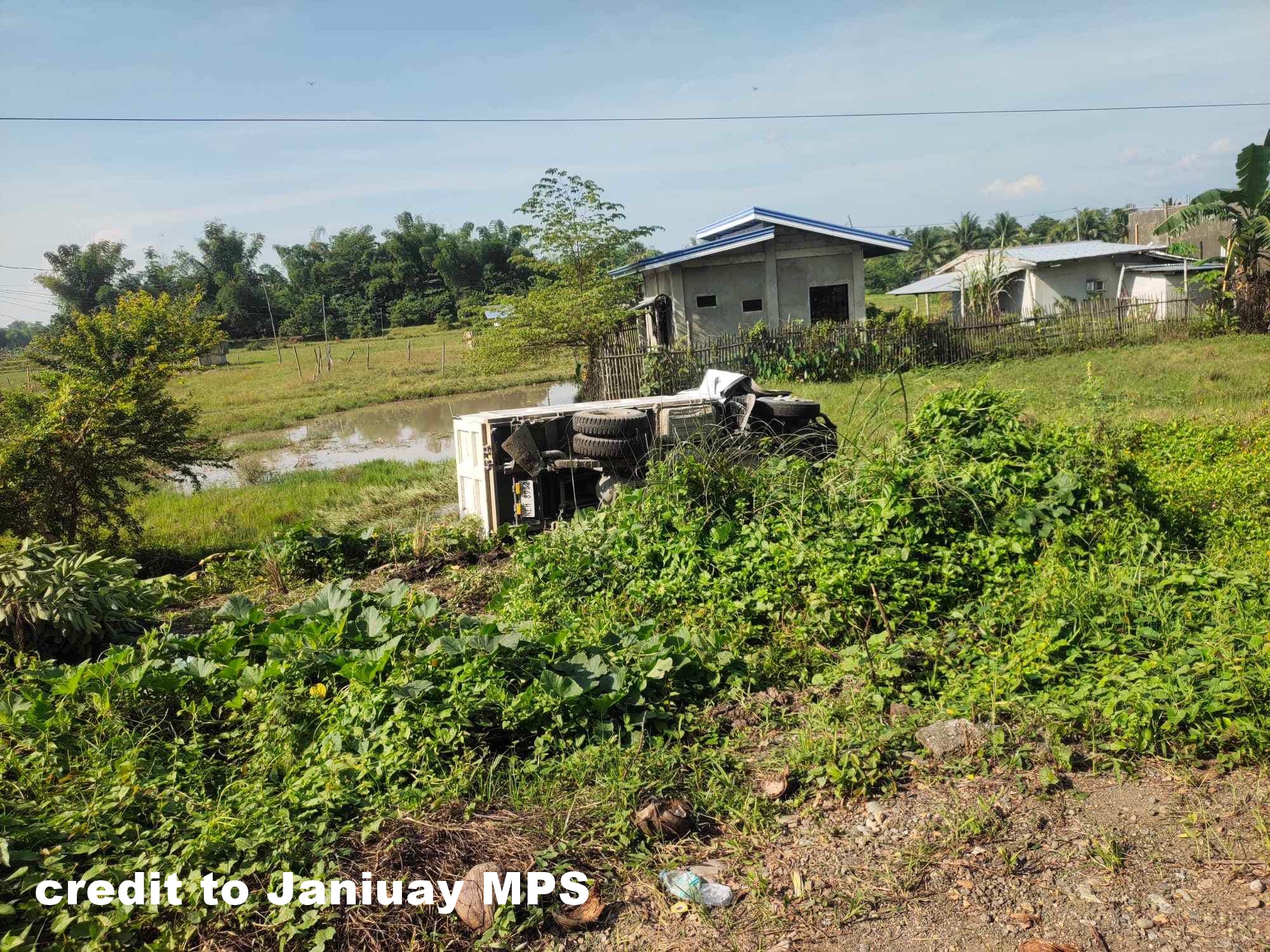 Driver sang elf truck pilason sang nakabunggo sa dump truck sa Janiuay