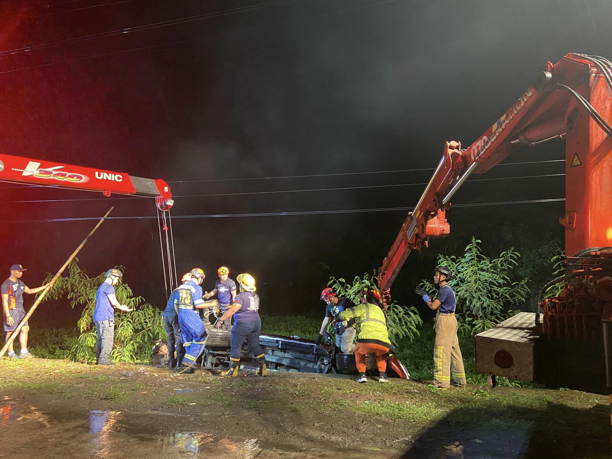Salakyan naglapaw kag nahulog sa kilid sang karsada sa Lanit, Jaro