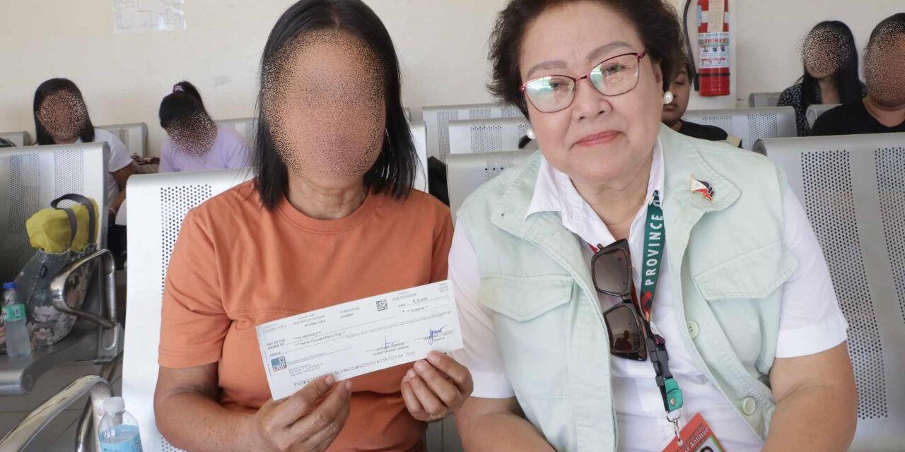 Pamilya sang mga napatay sa nadisgrasya nga Ceres bus sa Hamtic, Antique nakabaton sang burial assistance halin sa Antique Provincial Gov’t