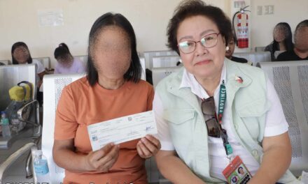 Pamilya sang mga napatay sa nadisgrasya nga Ceres bus sa Hamtic, Antique nakabaton sang burial assistance halin sa Antique Provincial Gov’t