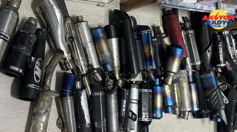 Mga nakumpiskar nga modified mufflers sa Iloilo City palapakan sa pison sa Biyernes, Mayo 17