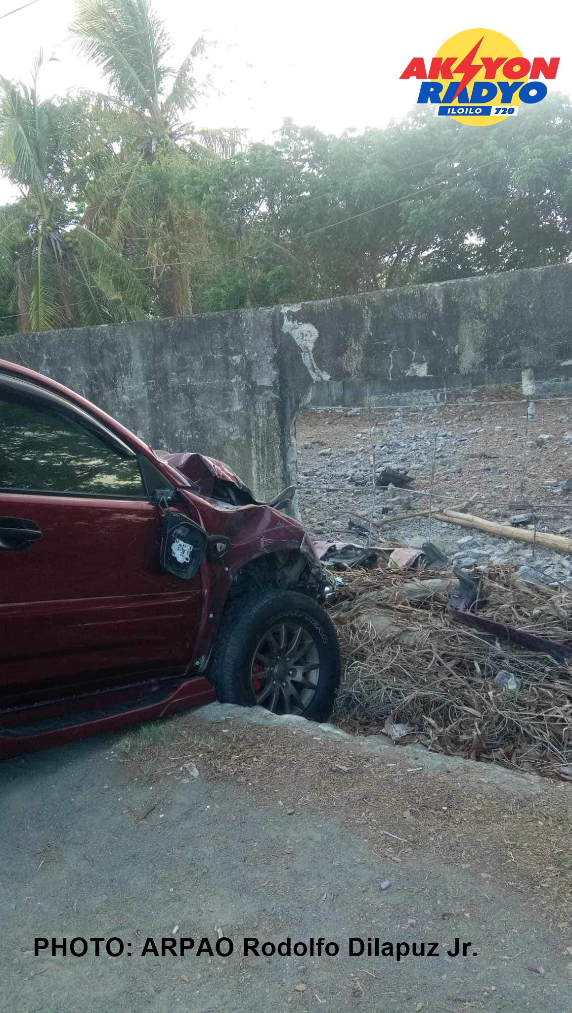 1 ka span sang pader nawasak sang nakabunggo ang SUV sa Oton