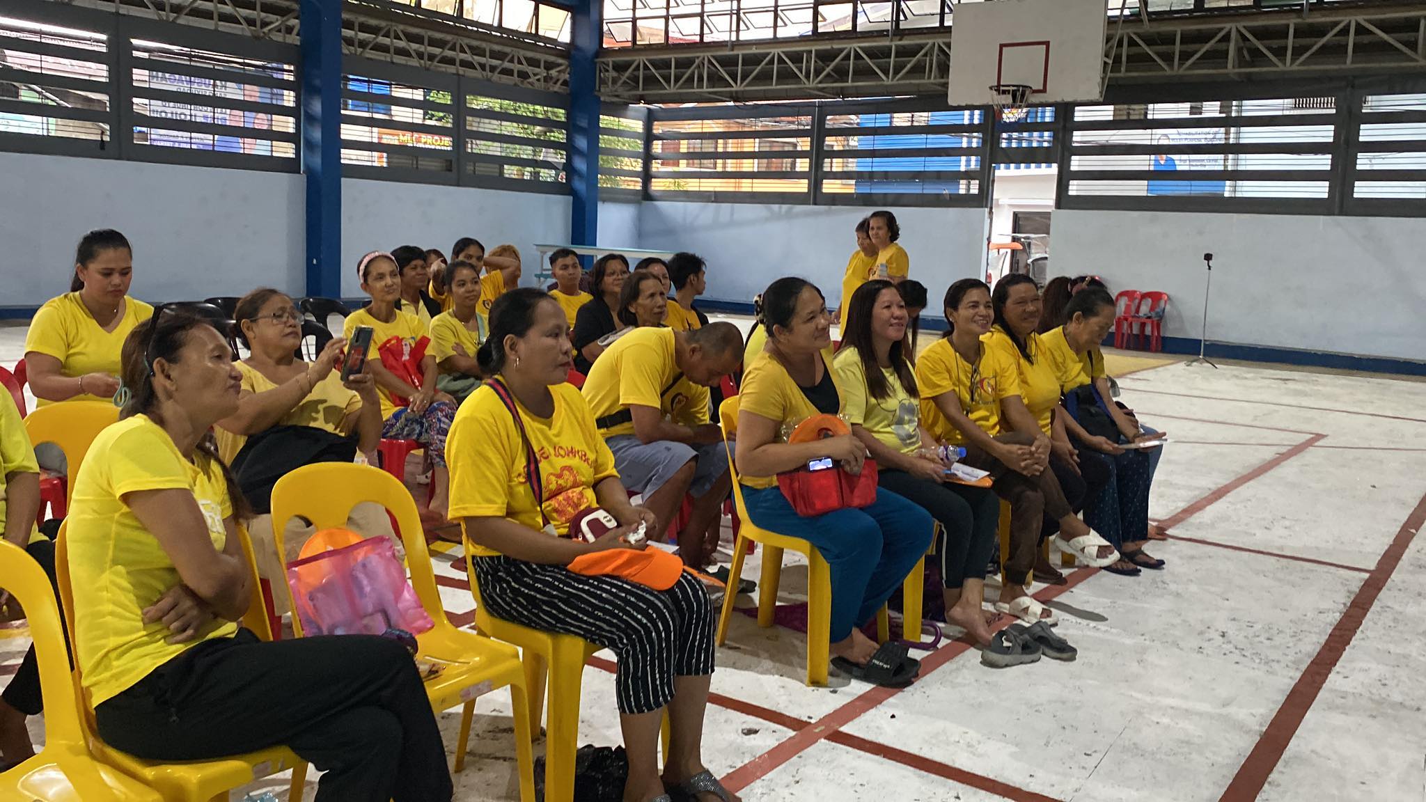 70 ka 4Ps beneficiaries sa Nabitasan, La Paz recipients sa Monthly Operation Tulong sang Aksyon Radyo Iloilo, MBC Media Group kag Unilab