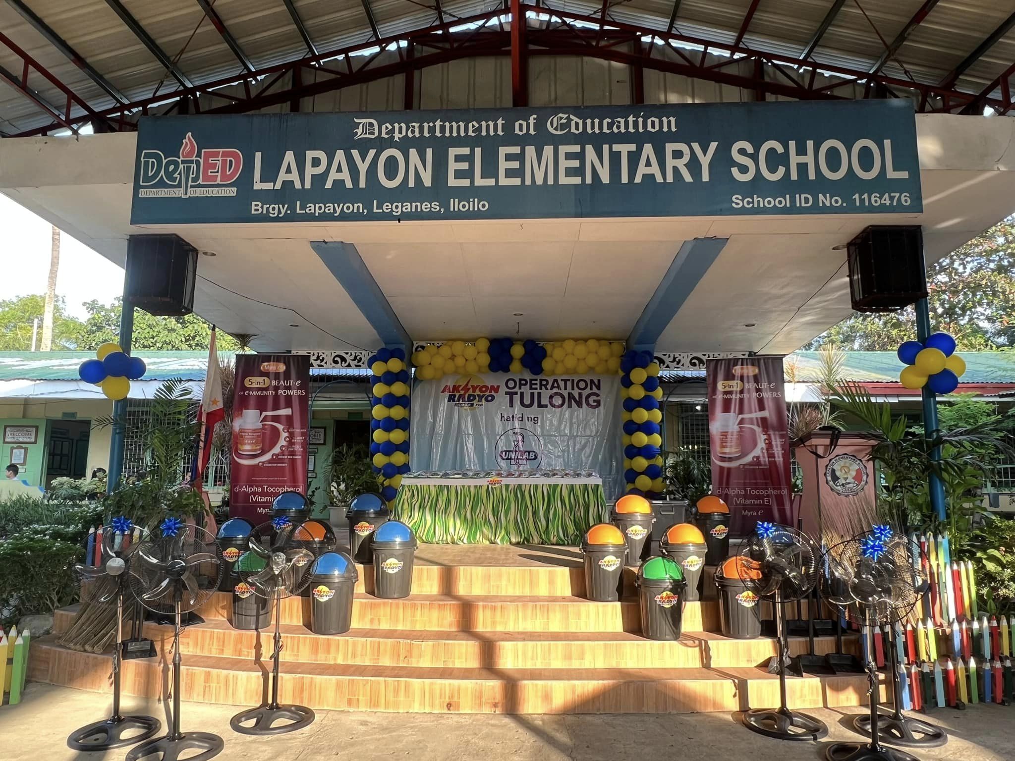 300 ka estudyante sa Lapayon Elem. School sa Leganes nangin benepisaryo sa Operation Tulong sang Aksyon Radyo Iloilo