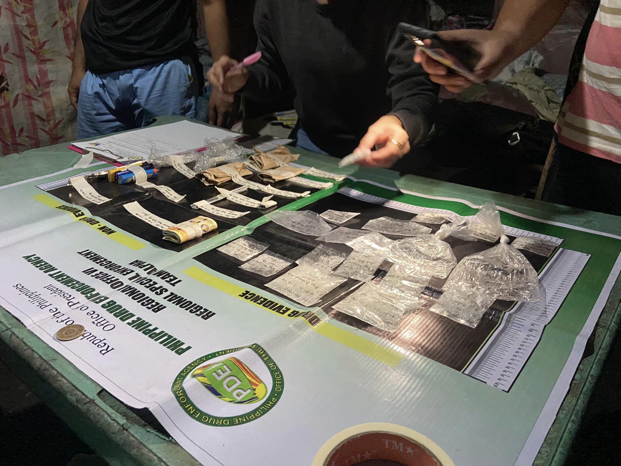 4 dakop sa drug buy bust operation sa Molo; Dalagku nga sachets sang suspected shabu na-recover