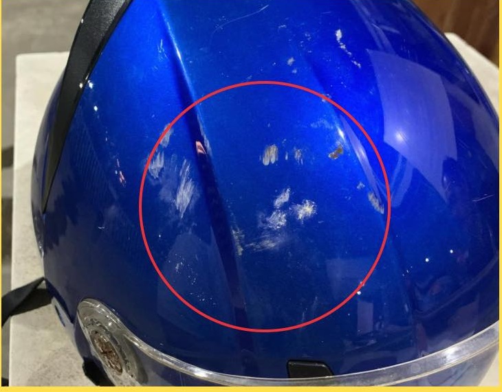 Helmet nga ginasuksok ang pulis nga assign sa PRO 6 nahulugan sang natipi nga semento halin sa ginakay-o nga Ungka Flyover
