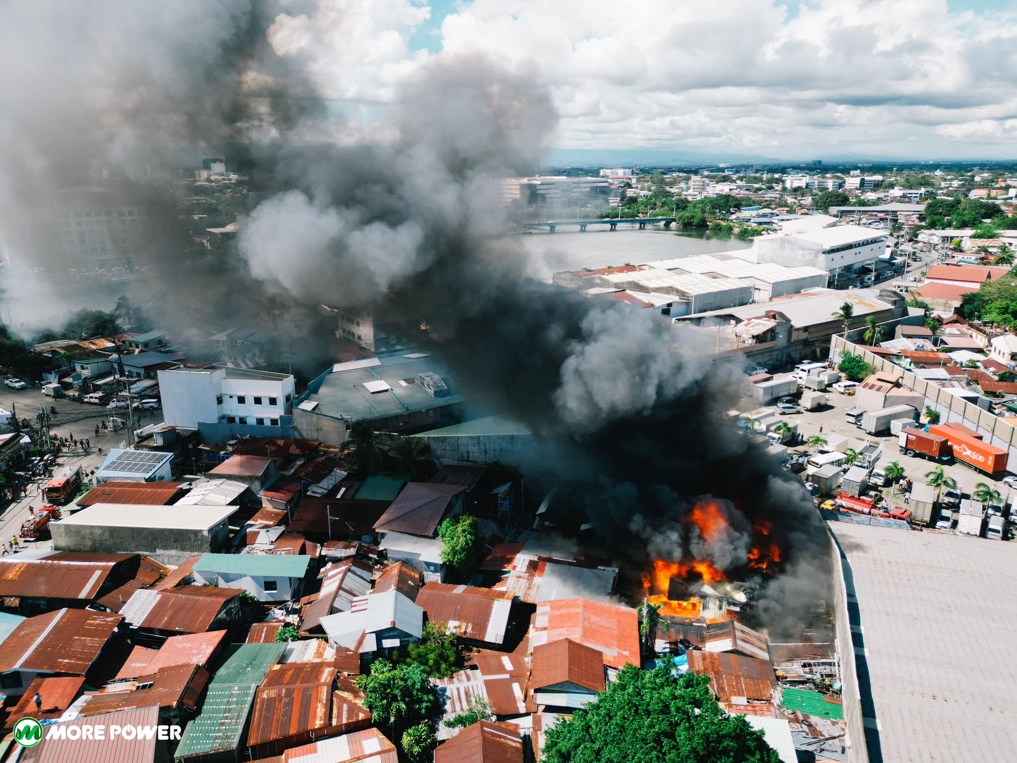 18 ka mga balay nasunog sa Rizal Lapuz; Bedridden nga babaye patay sang na-trap sa nagakasunog nga balay