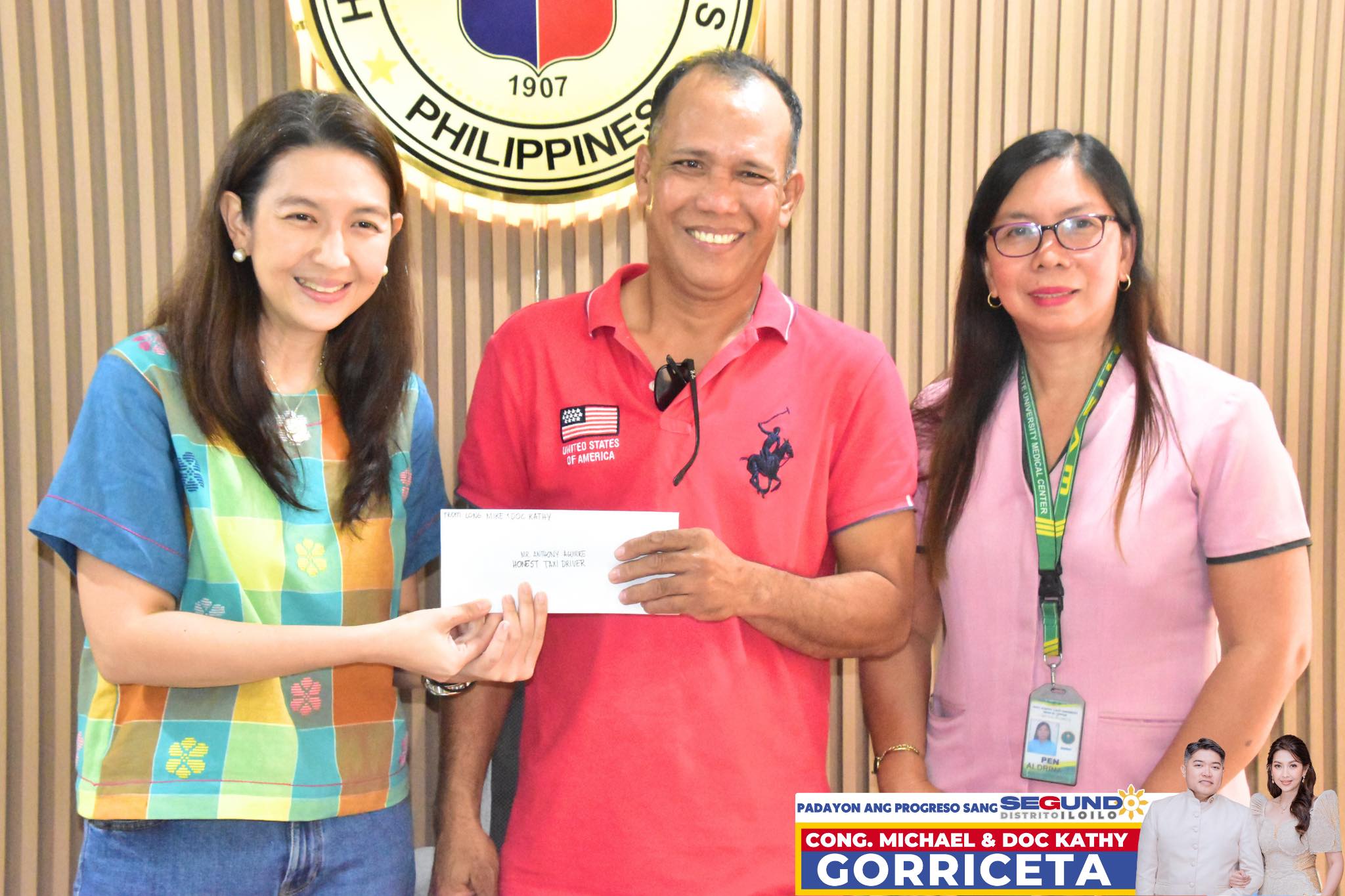 Honest taxi driver nga nagbalik sang bag sang pasahero nga may unod nga P2.4M nakabaton sang reward halin kay 2nd District Cong. Michael Gorriceta