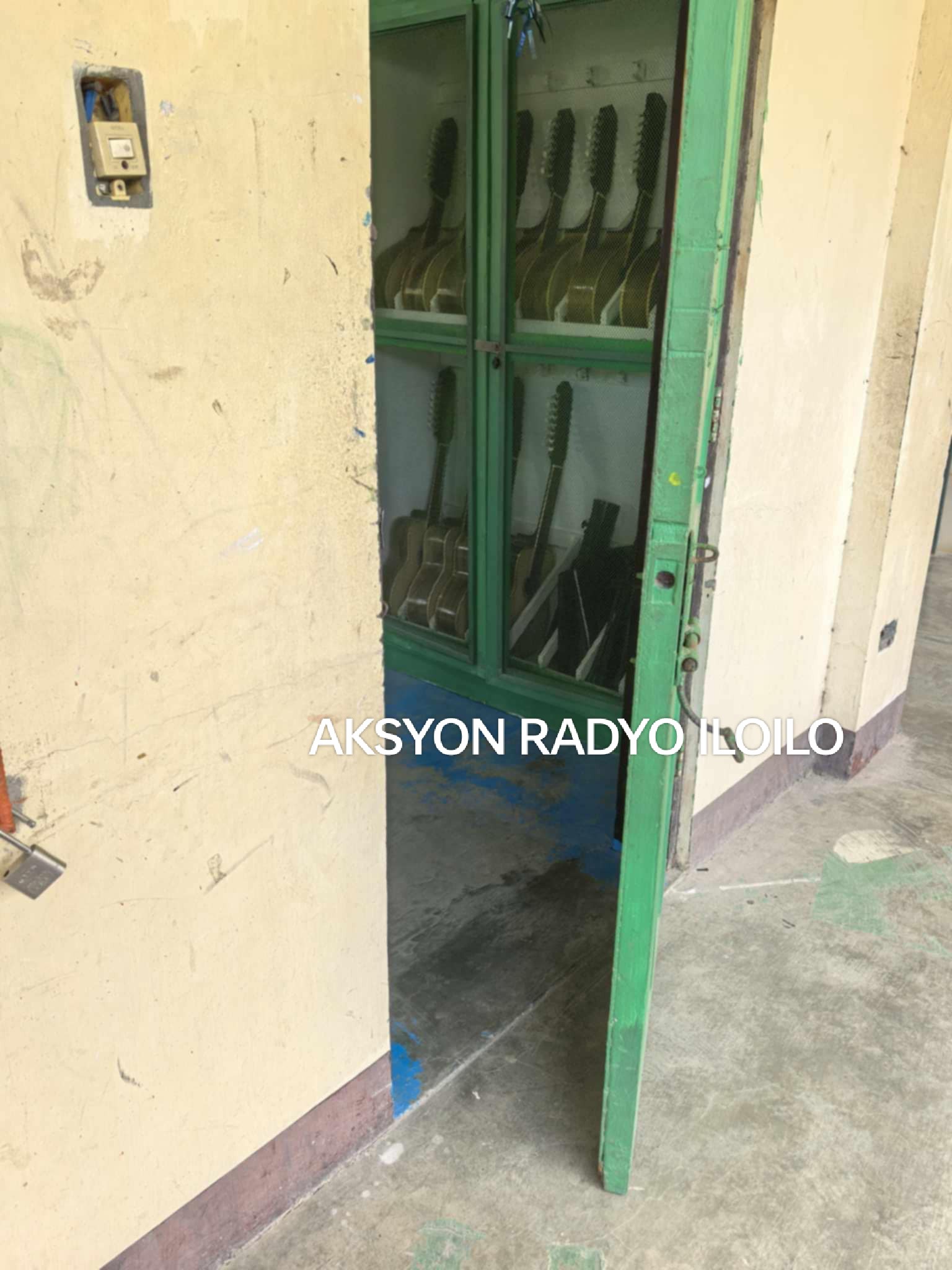 Laptop nakuha sang ginkawatan ang classroom sa Dumangas NHS; Iban nga kwarto sa eskwelahan gintuyo man buksan