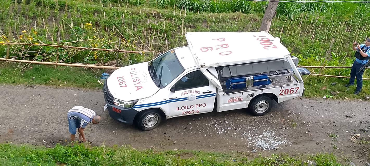 Police patrol car nahulog sa banglid samtang nagapataklad sa dalan sa Alimodian