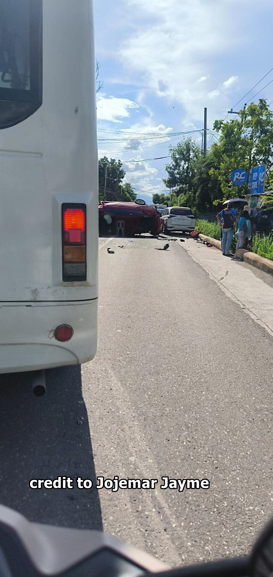 Taxi kag van nga naga-park sa dalan sa San Miguel, Iloilo nabungguan sang awto nga ginamaneho sang pulis
