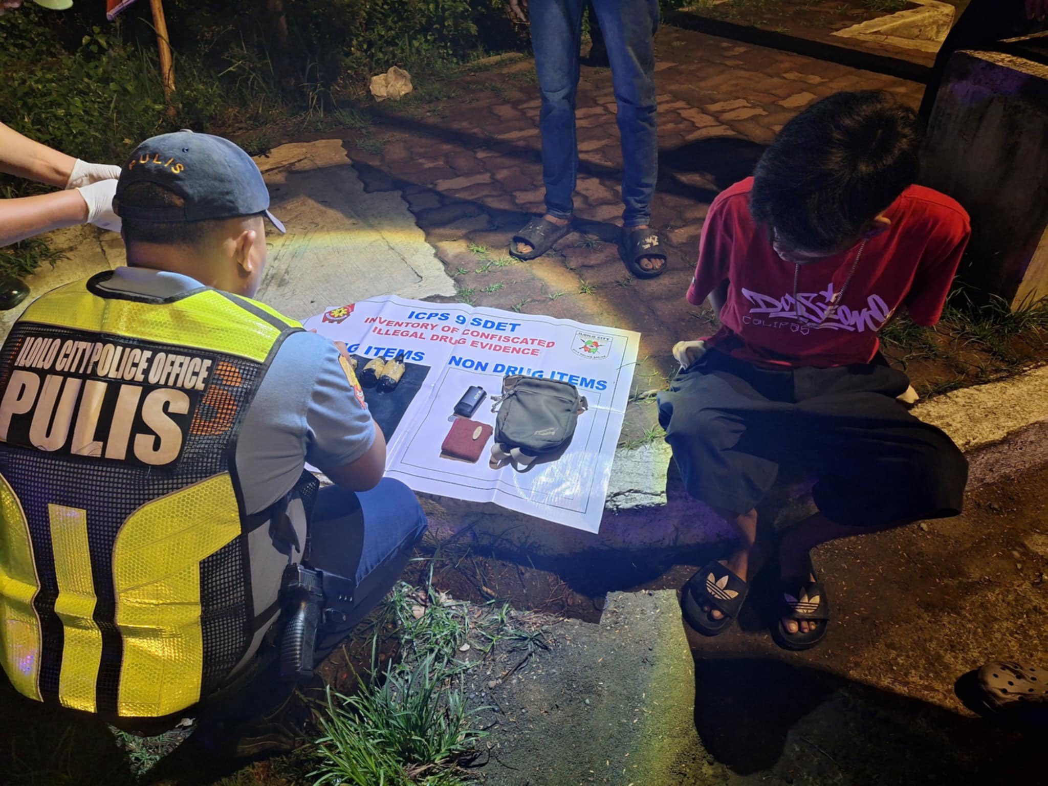 Driver sang motorsiklo nga naglabay sa Comelec checkpoint sa Dungon A, Jaro  nakuhaan sang marijuana kag suspected shabu