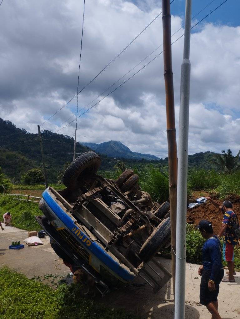 9 ka pasahero pilason sang nagkaya ang jeep sa Leon; driver nadulaan sang kontrol sa preno