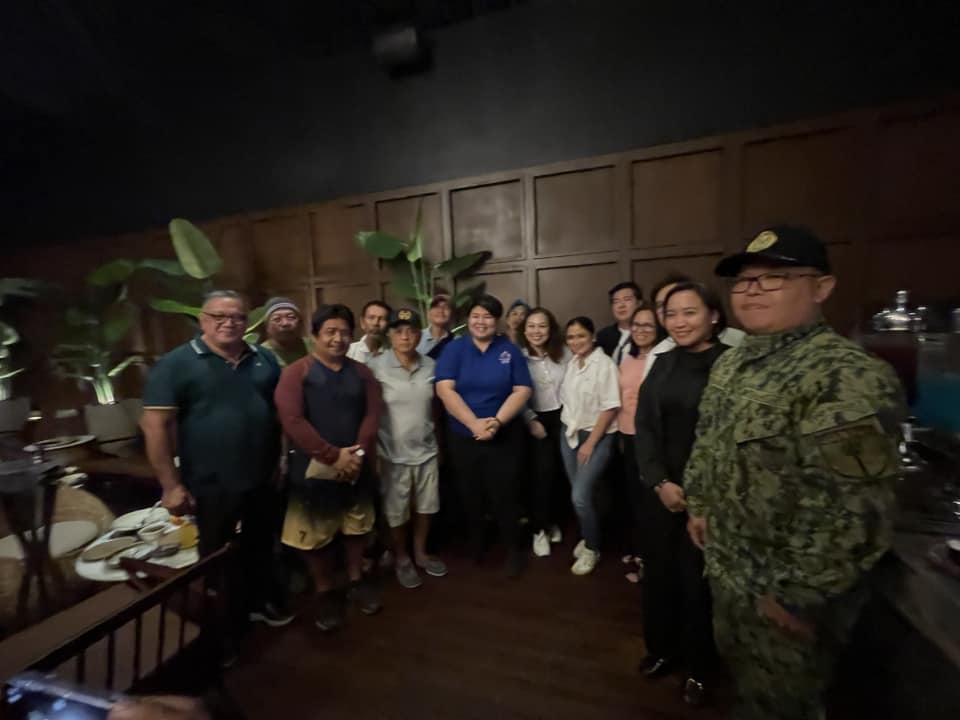 6 ka crew members sang MV Hirman na-rescue makaligad na-stranded sang duha ka bulan sa Loboc Port sa Lapuz