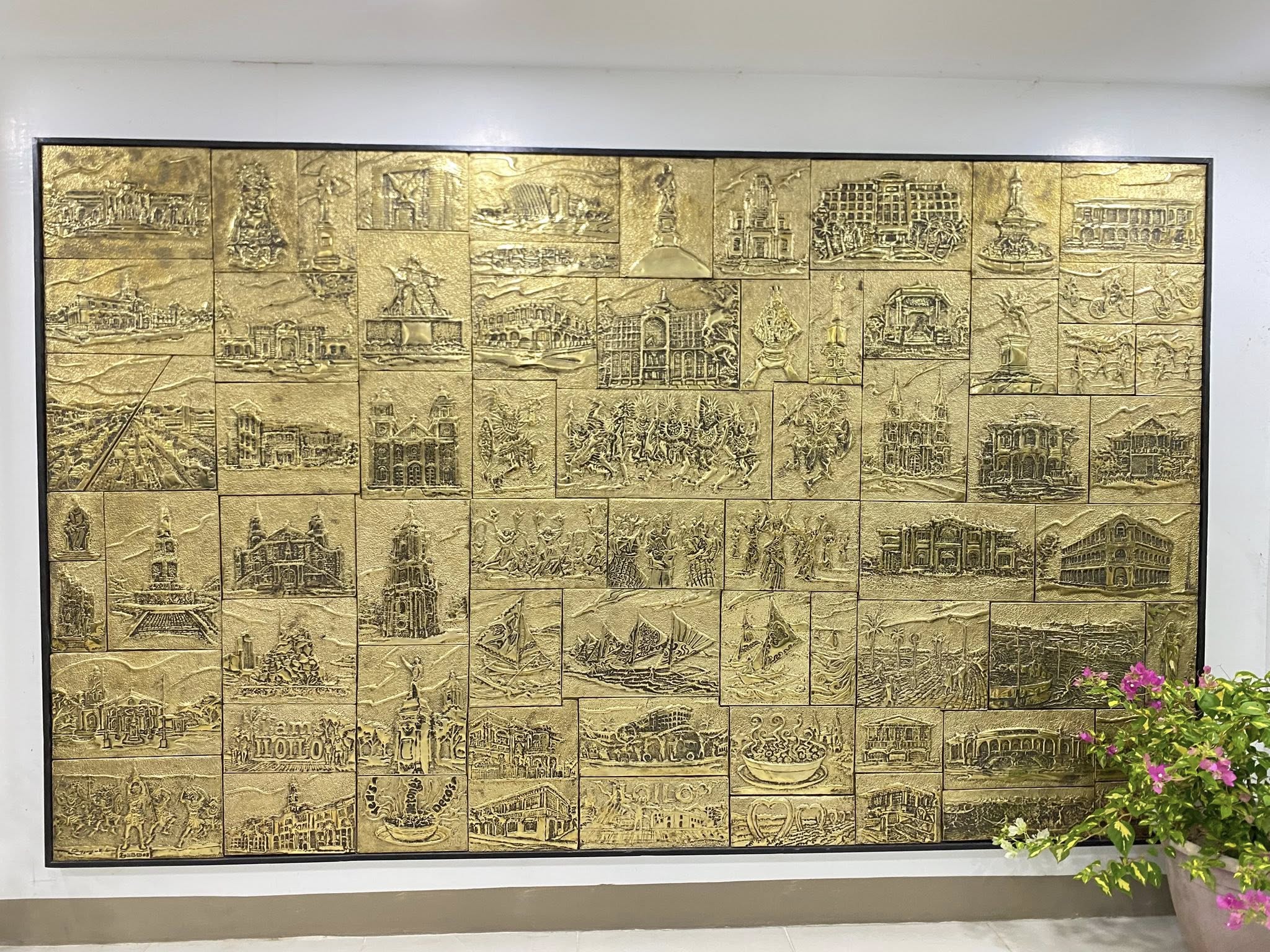 P1.5 million nga brass relief mural ginpakita sa publiko kadungan sang inagurasyon sang New Iloilo City Legislative Building
