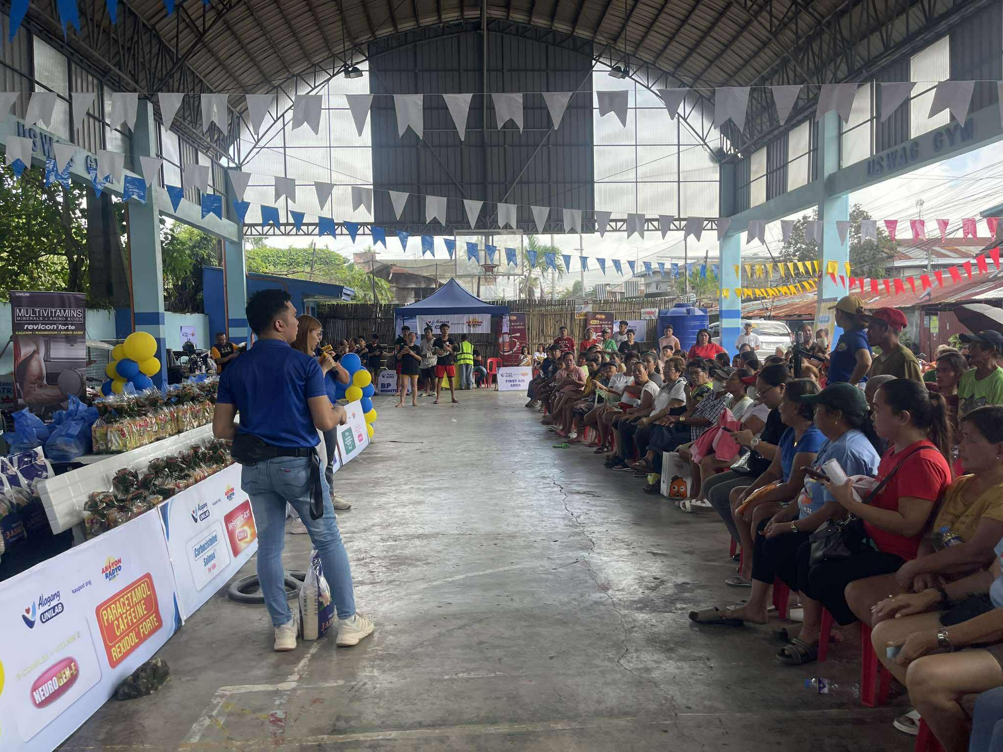 “Alagang Unilab” kaupod ang Aksyon Radyo Iloilo nakabenipisyo sa 300 ka mga residente sa Brgy. McArthur, La Paz
