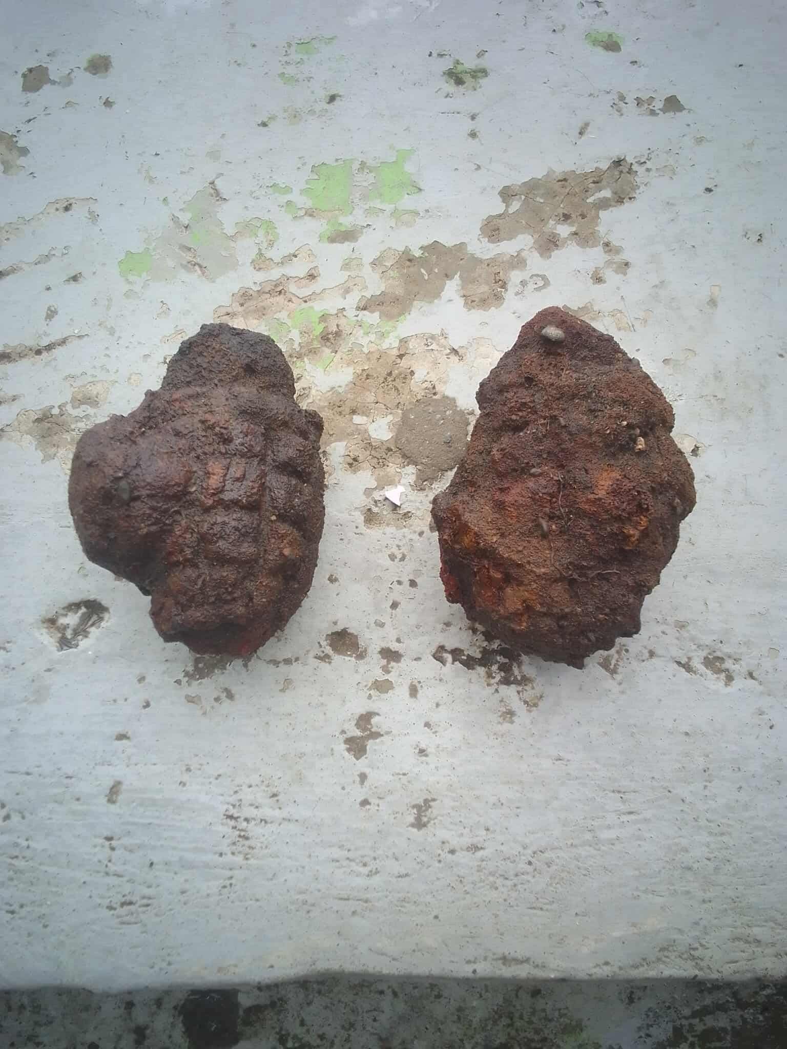 2 ka vintage grenades, mga bala sang rifle nakit-an sa baybayon nga sakop sang Oton