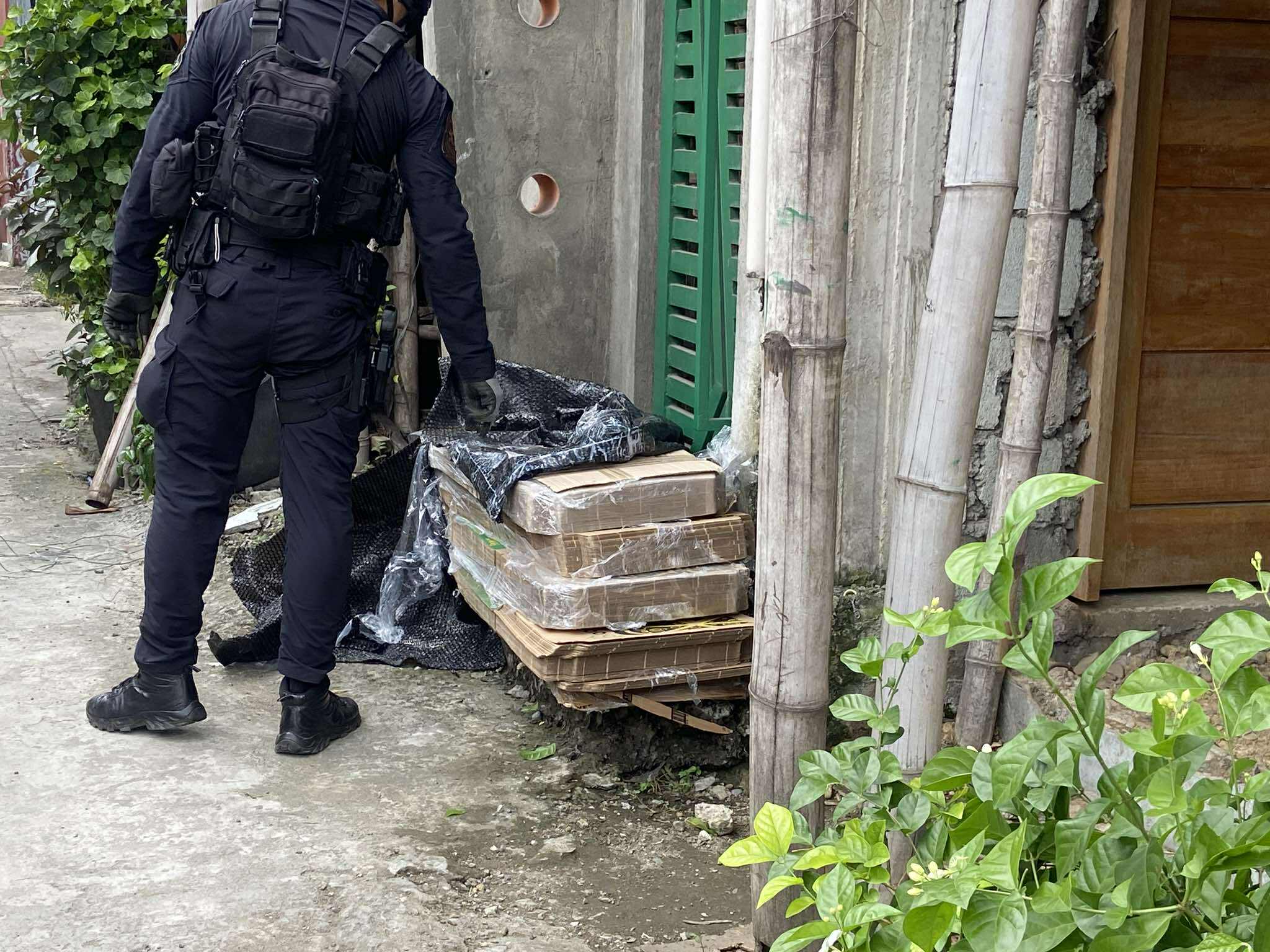 Parcel nga ginbilin sa atubang sang balay sa San Vicente, Jaro ginka-alarma sang mga residente; parcel naga-unod sang kahon sang pizza sang ginbuksan