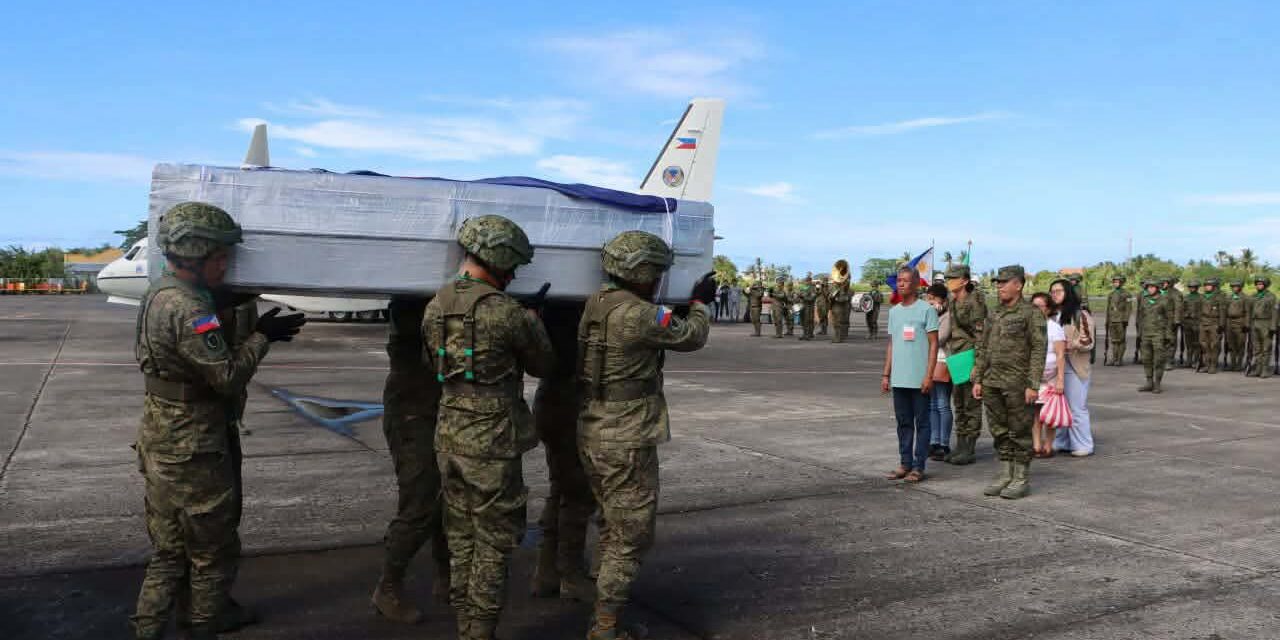 Soldado nga napatay sa encounter sa Camarines Sur napauli na ang bangkay sa Jamindan, Capiz