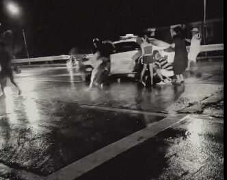 2 ka mga nagbulig sa nadisgrasya nga babaye sa Oton napilasan sang nabungguan sang taxi