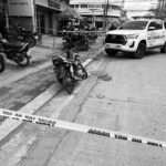 Security guard pilason sang gintiro sang kapareho nga guwardiya sa Delgado Street, City Proper