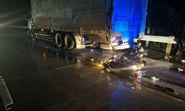 1 patay, 1 pilason sang nakabunggo ang motorsiklo sa naka-park nga van sa kilid sang dalan sa Pototan