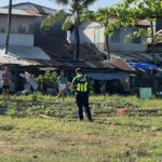 Tigulang gintiro samtang nagapamunyag sa Baldoza, La Paz