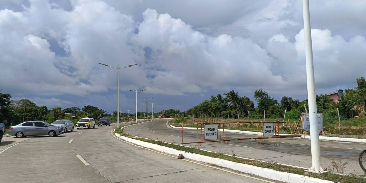 Katunga sang dalan sa Sunset Boulevard nga sakop sang Cagbang, Oton ginpasiraduhan tungod wala mabayaran sang DPWH6 ang nakasugtan nga P28 million