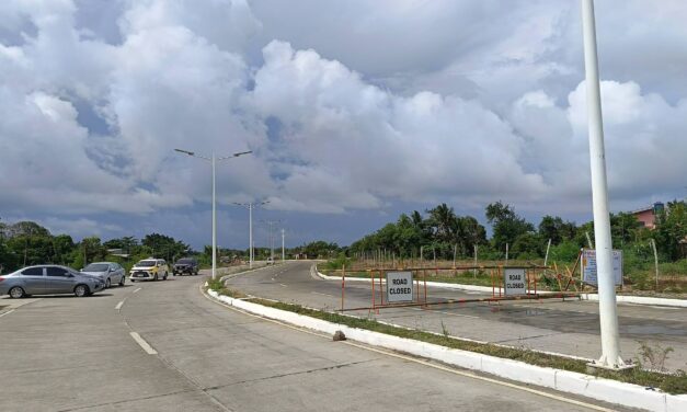 Katunga sang dalan sa Sunset Boulevard nga sakop sang Cagbang, Oton ginpasiraduhan tungod wala mabayaran sang DPWH6 ang nakasugtan nga P28 million