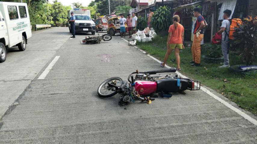 Driver sang motorsiklo patay sang naglapaw sa karsada kag nakabunggo sa stockpile sa Maasin; motorsiklo nagtabog kag naigo ang isa pa ka motorsiklo