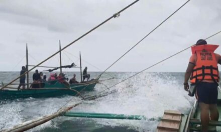 14 ka mga pasahero na-rescue sang Coast Guard Iloilo sang na-stranded ang sakayan sa lawod sa Ajuy