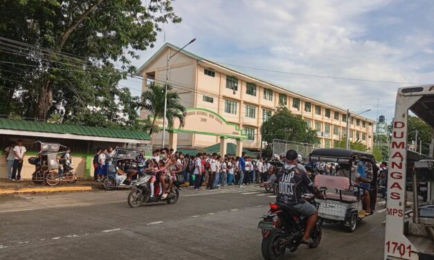Mga estudyante sang Dumangas NHS ginpapuli sang nakabaton sang security threat ang eskwelahan