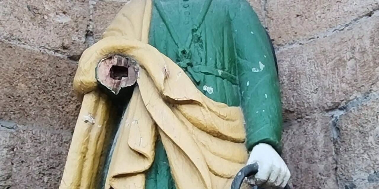 Antigo nga imahen sang San Jose sa Guimbal Parish Church ginlampusan sang bato; may kahimuan wala pa makilala