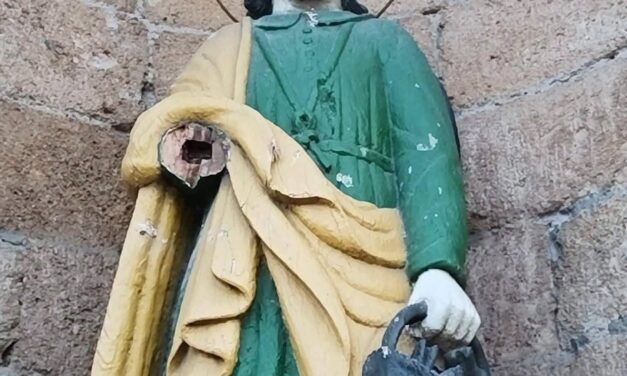 Antigo nga imahen sang San Jose sa Guimbal Parish Church ginlampusan sang bato; may kahimuan wala pa makilala