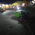 Mag-amay nga nagabaligya sang fried chicken sa Calinog pilason sang gintiro sang balut vendor