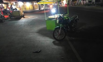 Mag-amay nga nagabaligya sang fried chicken sa Calinog pilason sang gintiro sang balut vendor