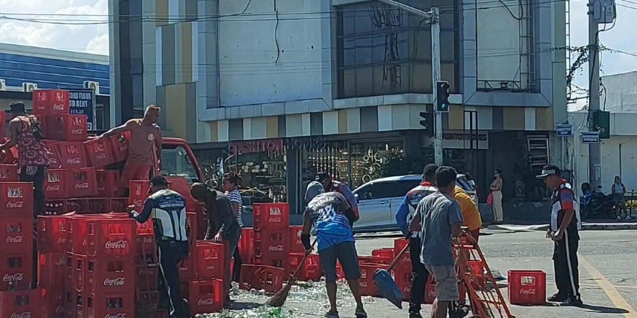Kinaha sang empty bottles sang softdrinks nagkalabuka sang nahulog sa delivery truck sa Diversion Road, San Rafael, Mandurriao