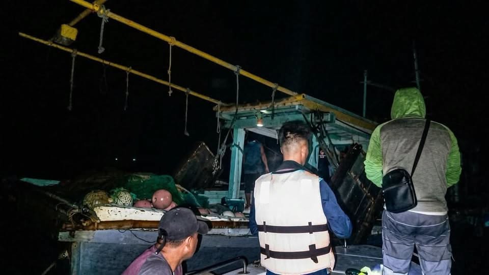 2 ka fishing boats nga illegal nagapangisda sa baybayon sakop sang Concepcion ,Iloilo arestado sang Iloilo Provincial Bantay Dagat Task Force